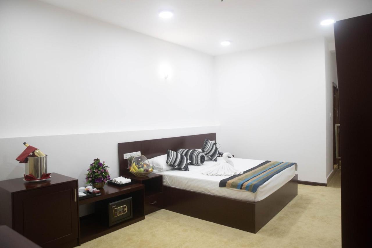 Hotel Kamrel Kurunegala Bagian luar foto