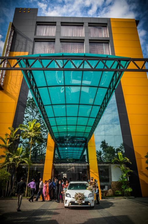 Hotel Kamrel Kurunegala Bagian luar foto