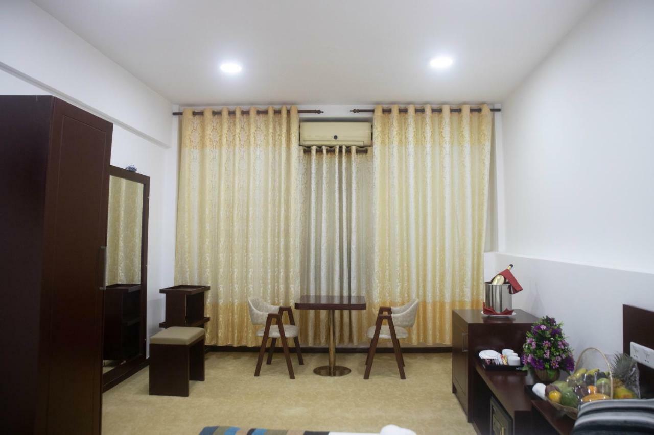 Hotel Kamrel Kurunegala Bagian luar foto