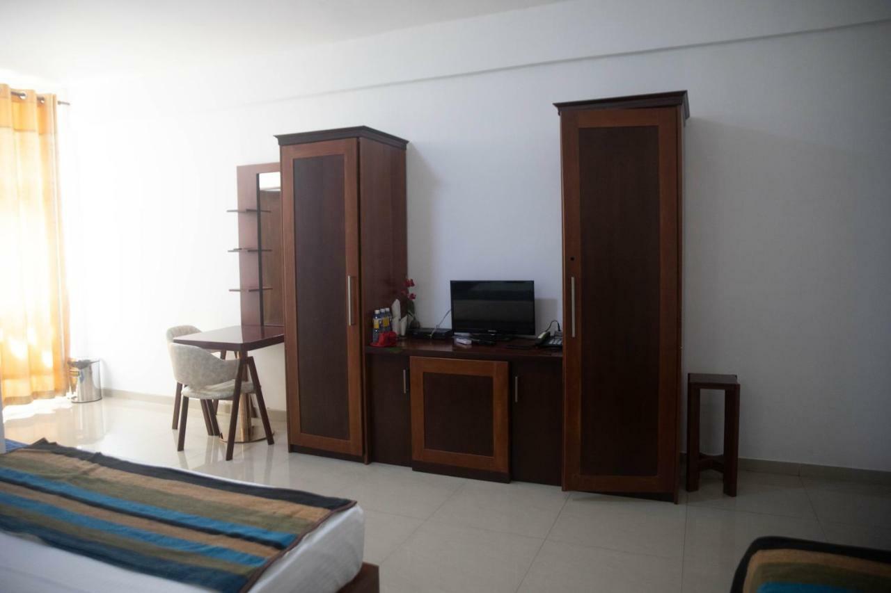 Hotel Kamrel Kurunegala Bagian luar foto
